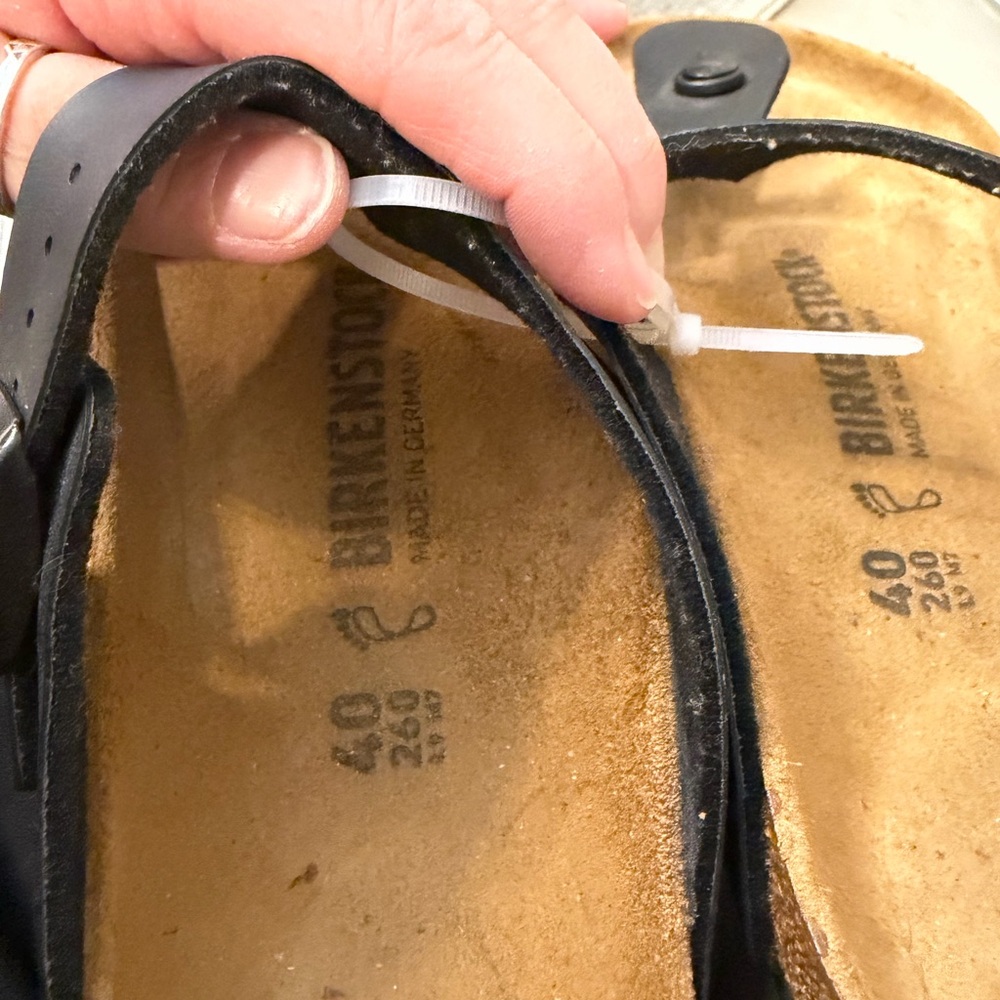 Birkenstock Black Gizeh Style Leather Thong Sandals - Picture 8 of 9